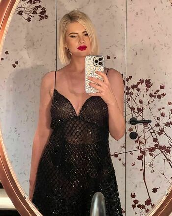Adriana Abenia