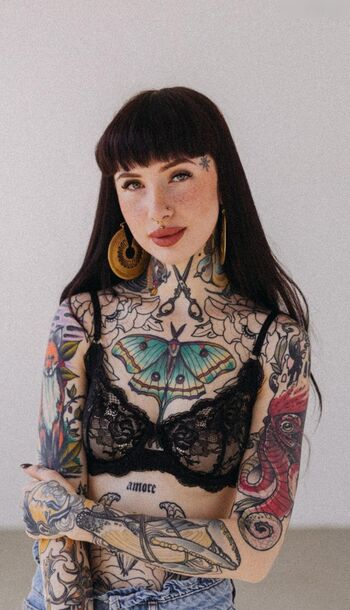 Alina Benson/Alinabnsn