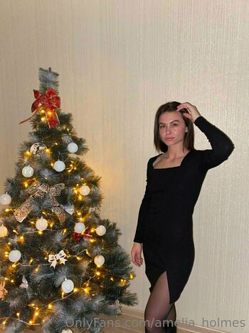 amelia_holmes