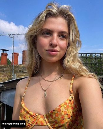 Anais Gallagher
