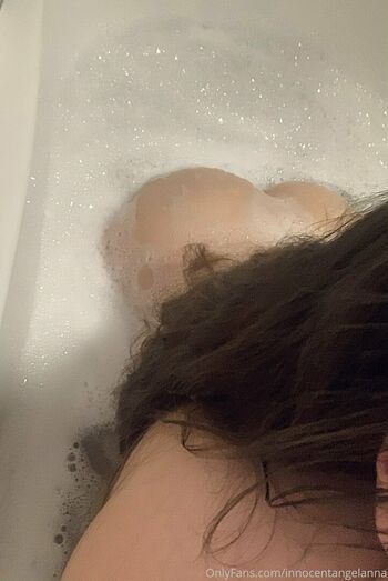 anna_dee