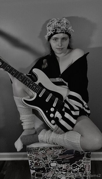 arielxadams2