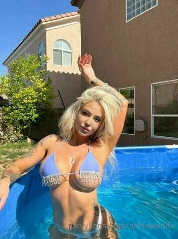 ashleywolfx