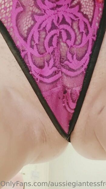 aussiegiantessfree