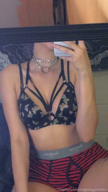 biigtiddygothbitch