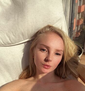 blonde_vivi