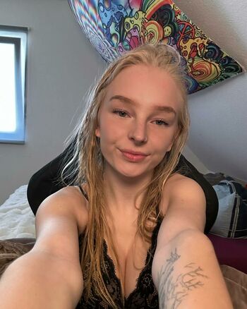 blonde_vivi