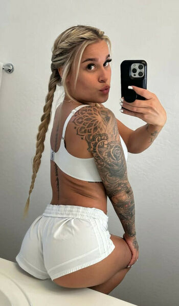 BrazyBecca