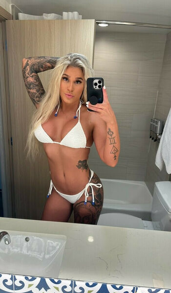 BrazyBecca