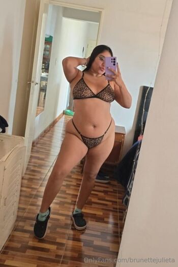 brunettejulieta