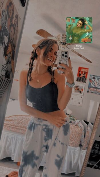 Caitlin Marie Reacts