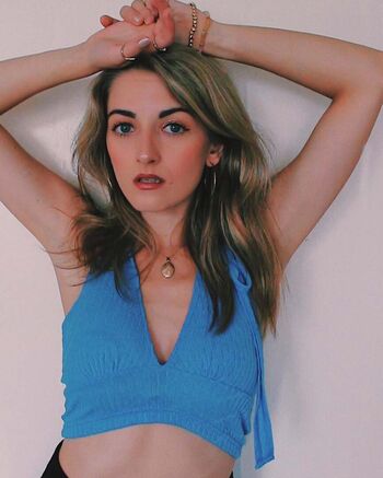 Caitlin Marie Reacts