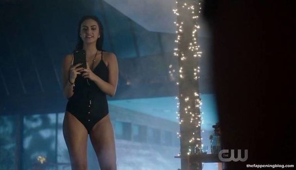 Camila Mendes