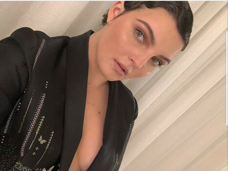 Camren Bicondova