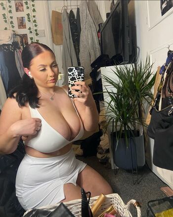 Chelsea Leigh
