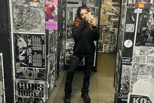 Chrissy Costanza
