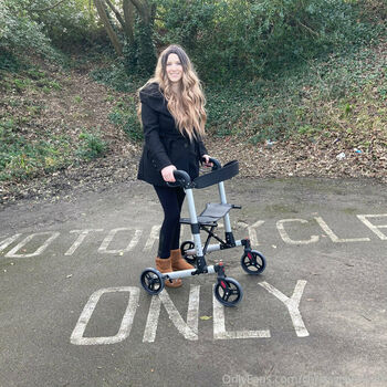 chrissycantwalk