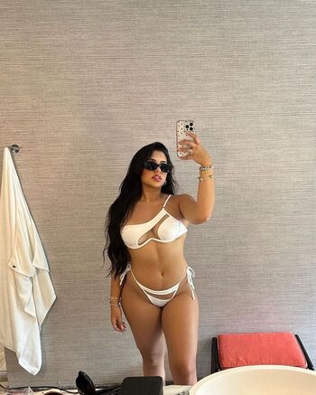 Cinthia Cruz