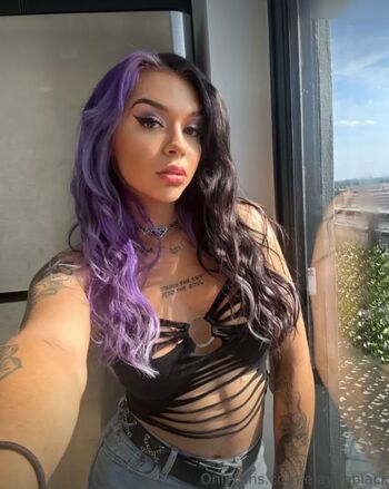 Cora Jade