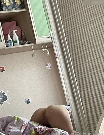 curly_decency