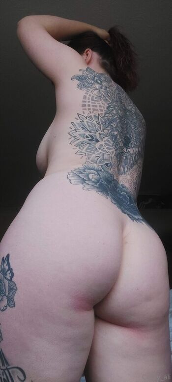 curvy_ali