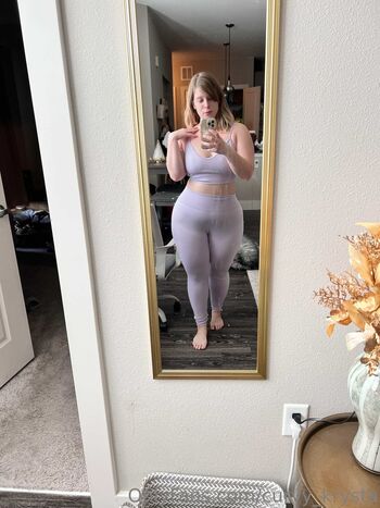Curvy_Krysta