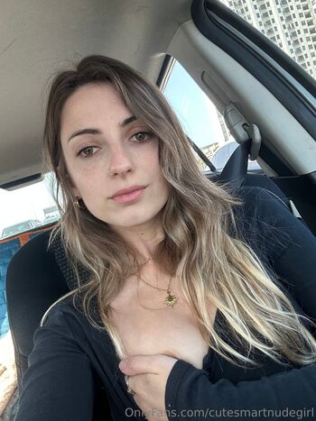 cutesmartnudegirl