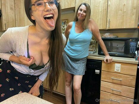 elainasj