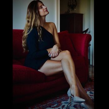 Elissa T