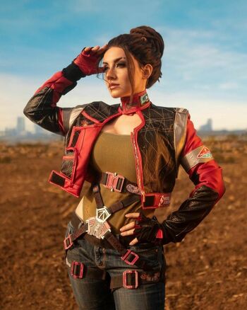 Ezy Summers Cosplay