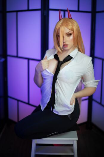 Ezy Summers Cosplay
