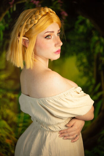 Ezy Summers Cosplay