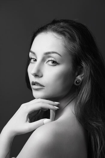 Fabiola Holystone
