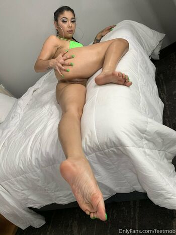 feetmob