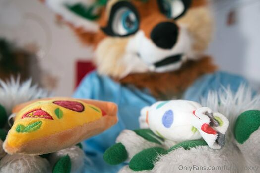 furry_foxxy