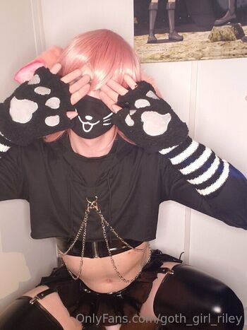 goth_girl_riley