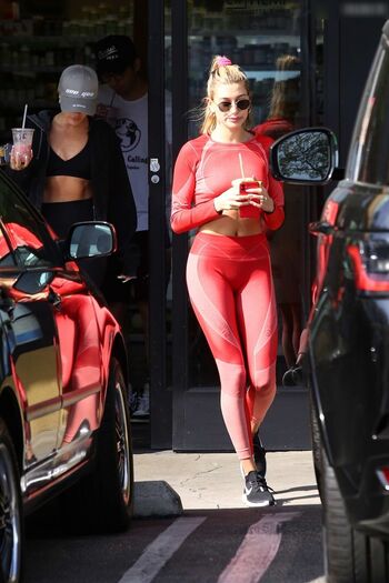 Hailey Bieber