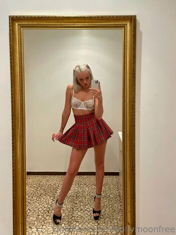 hollymoonvvip