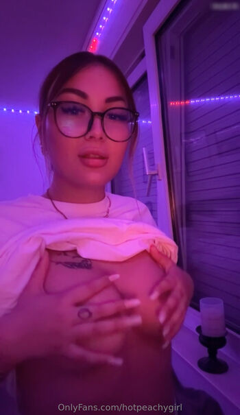 Hotpeachygirl