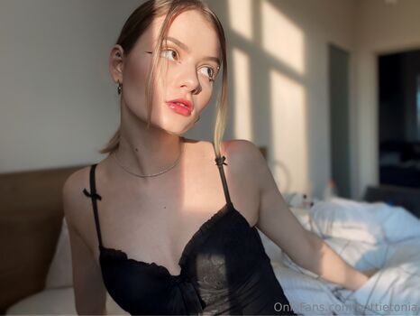 hottietonia