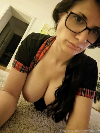 HotwifeHunny
