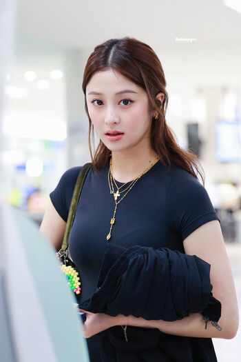 Huh Yunjin 허윤진