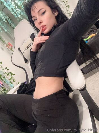 its_pyro_kitten