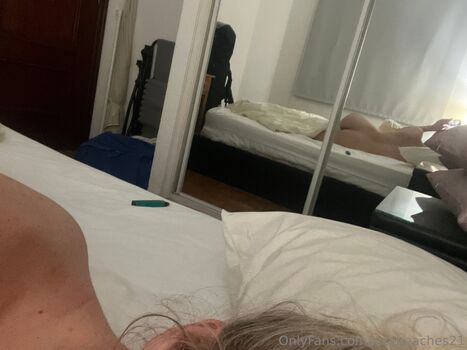 izzypeaches21