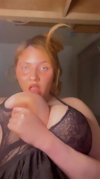 Jade The Redhead