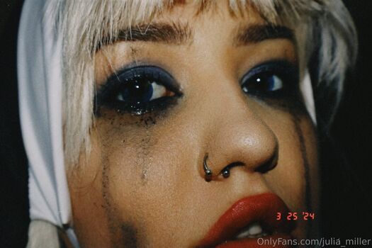 julia_in_disguise