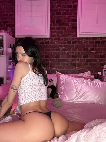 Kiana_akers