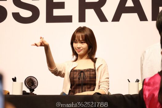 Kim Chaewon