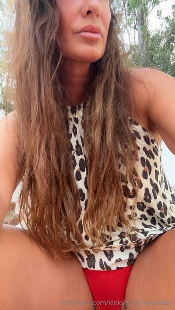 kinkybritishgoddess