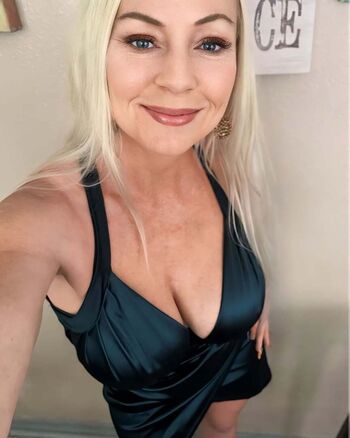 LactatingMILFBritney